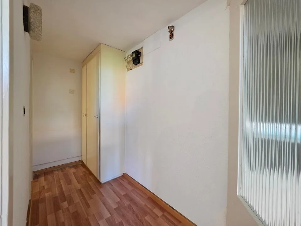 Refreshed 1-room apartment, perfect for singles and commuters!