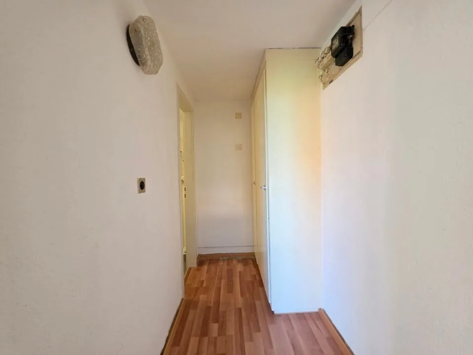 Refreshed 1-room apartment, perfect for singles and commuters!