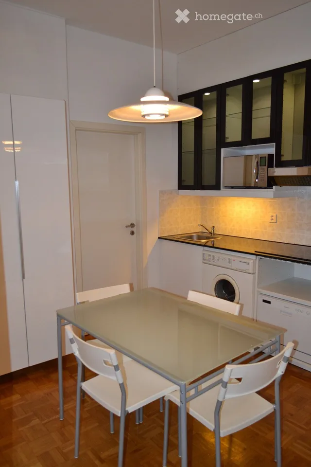 Chambre meublée de colocation avec véranda et jardin privés.