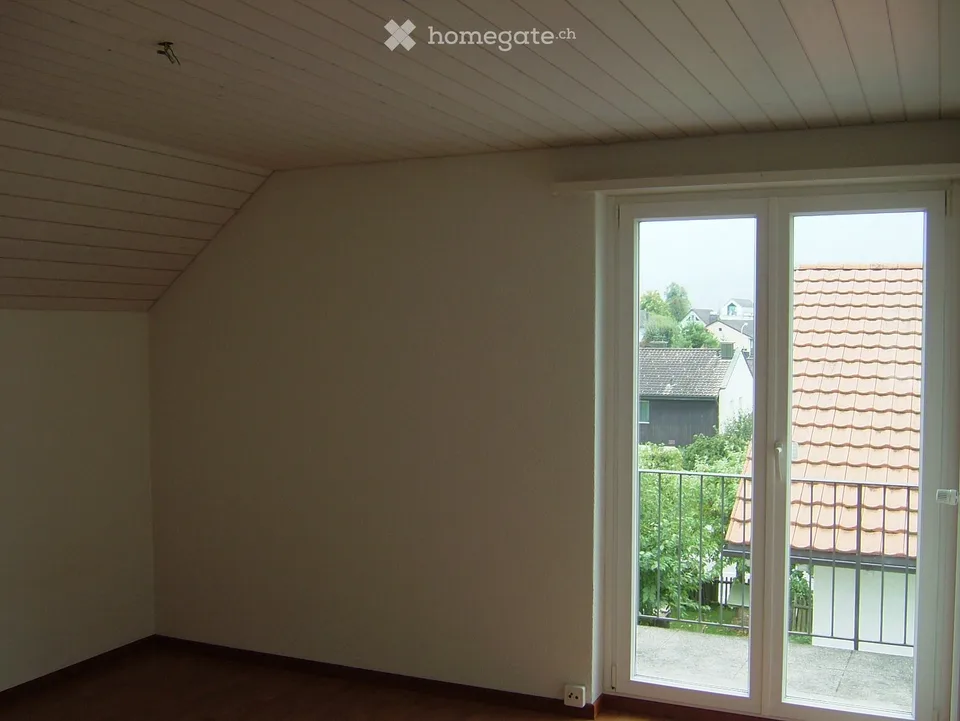 Helle 3-Zimmer-Wohnung mit Balkon und teilw. Seeblick in Uerikon