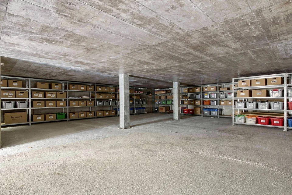 Lagerfläche in neuem Gewerbegebäude