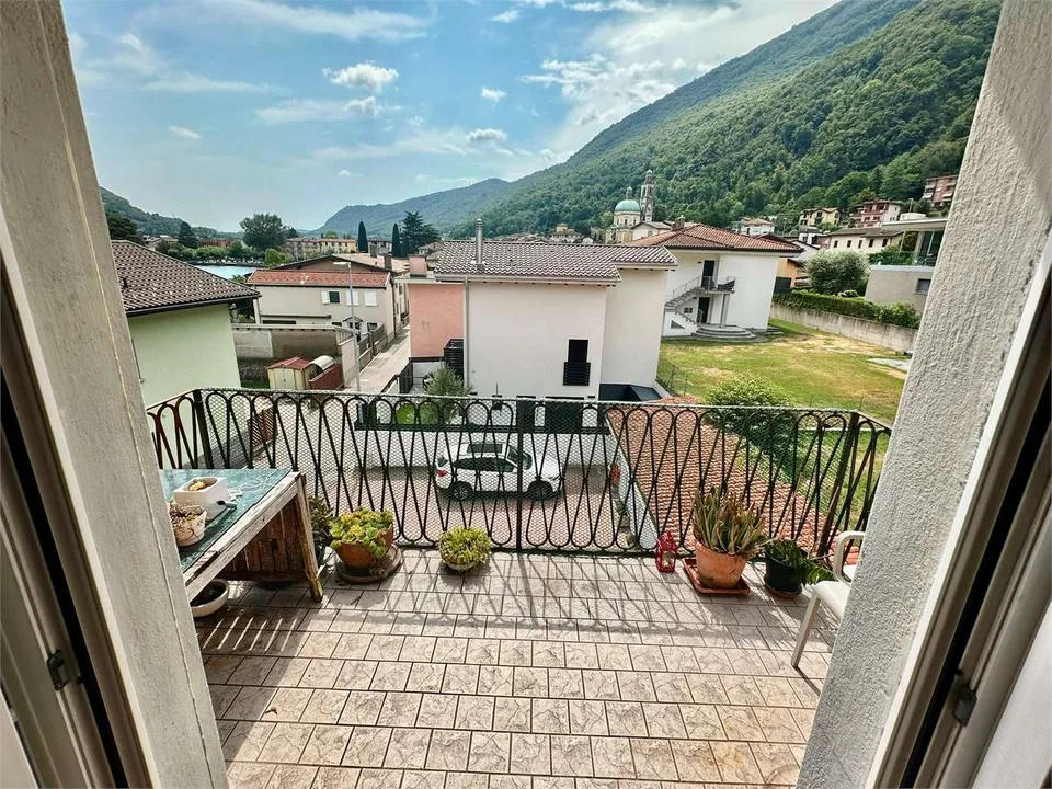 RIVA SAN VITALE - TWO APARTMENTS DIRECTLY ON THE LAKE WITH BREATHTAKING VIEWS