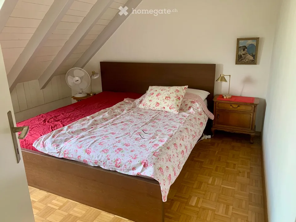 Gemütliches, möbliertes Dachzimmer