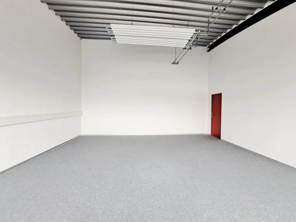DUCATS 40 B, Commercial space in a high-traffic area