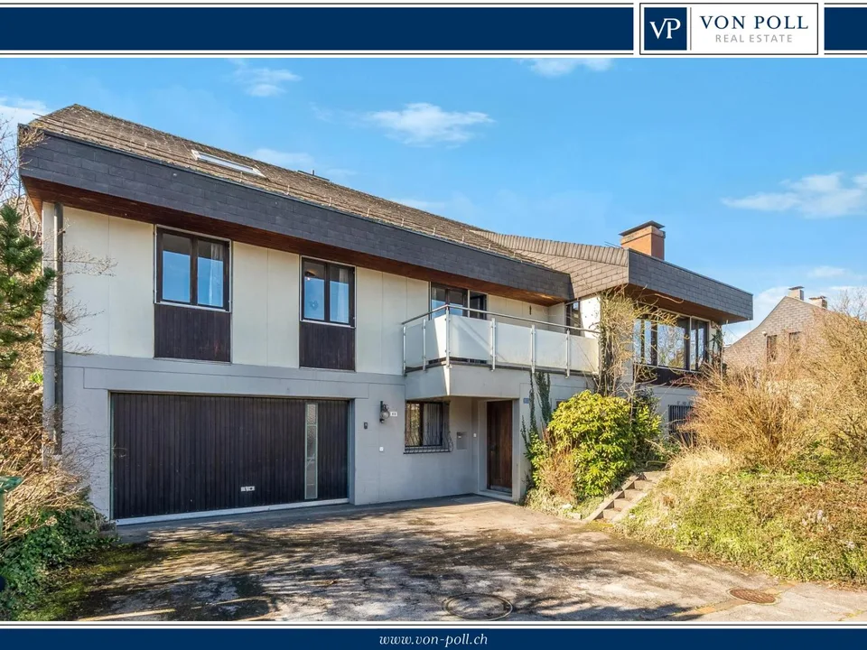 Grosszügiges 8.5-Zi.- Einfamilienhaus mit Indoor-Pool *im Baurecht*
