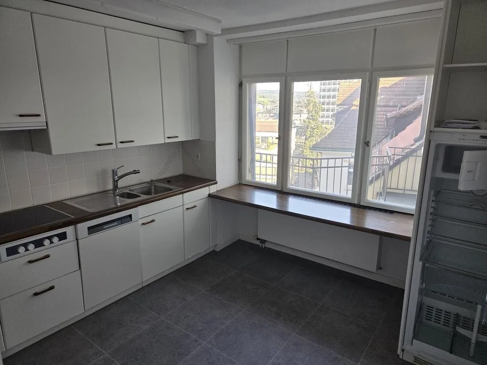 Grosszügige Wohnung im Kreis 2, befristet bis 31.03.2028
