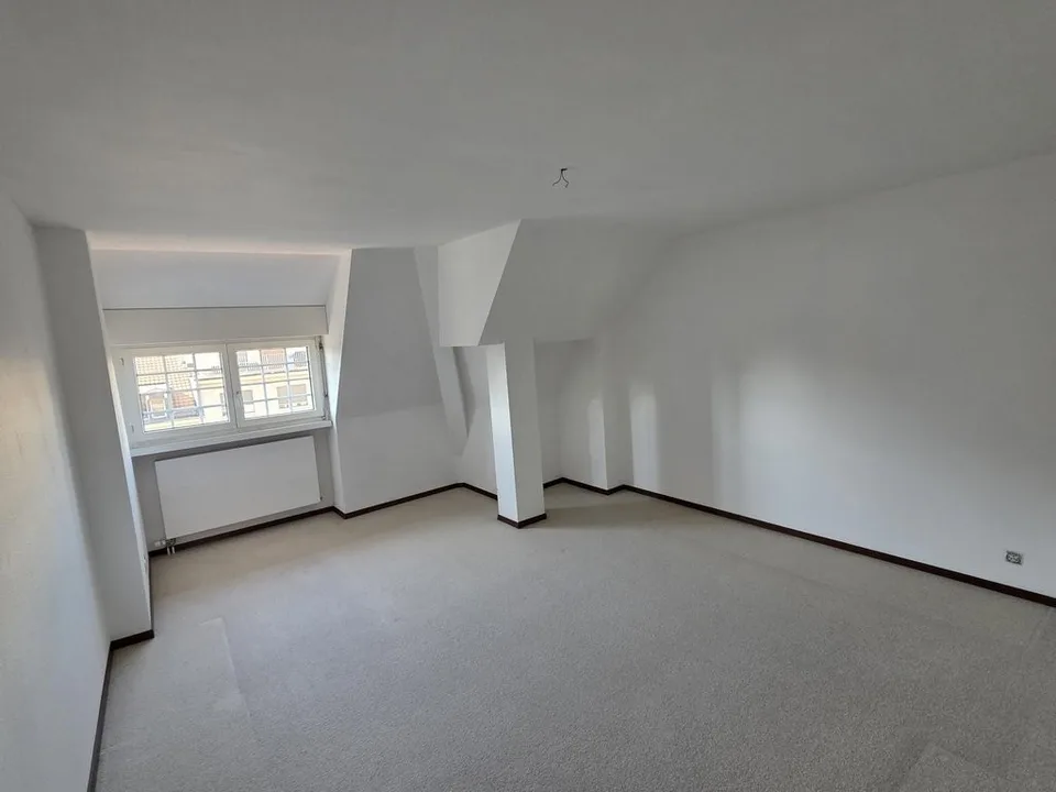 Grosszügige Wohnung im Kreis 2, befristet bis 31.03.2028