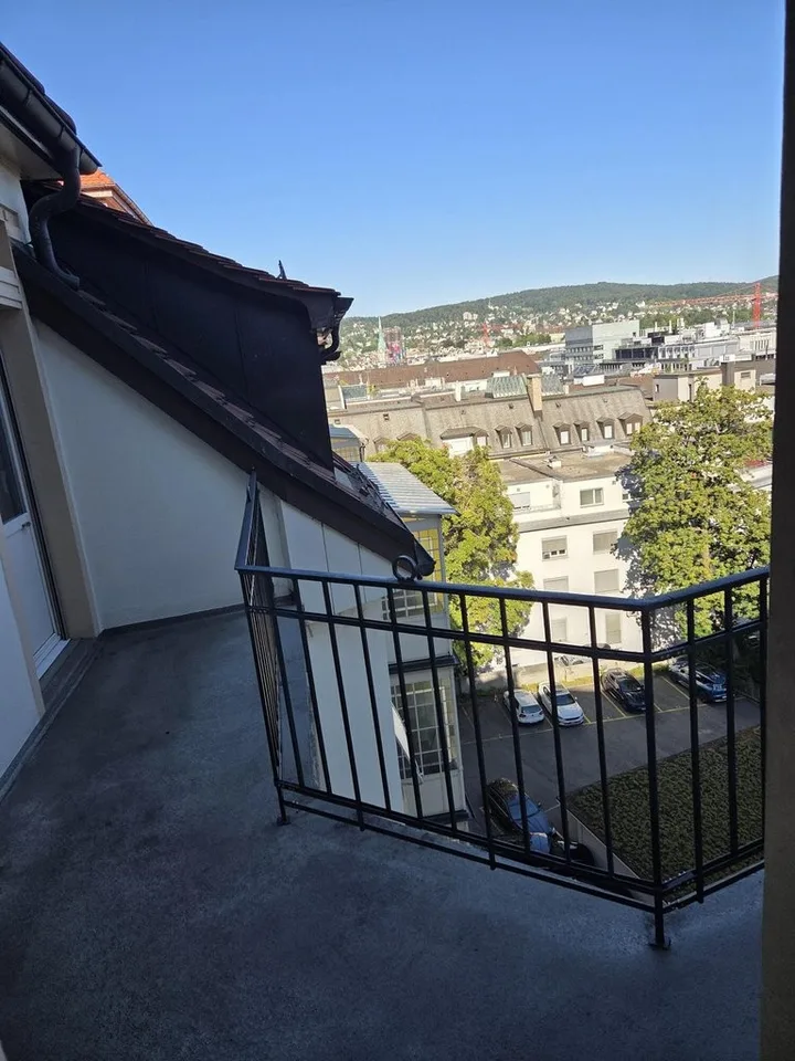 Grosszügige Wohnung im Kreis 2, befristet bis 31.03.2028