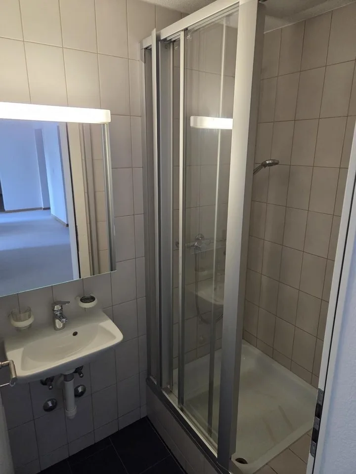 Grosszügige Wohnung im Kreis 2, befristet bis 31.03.2028