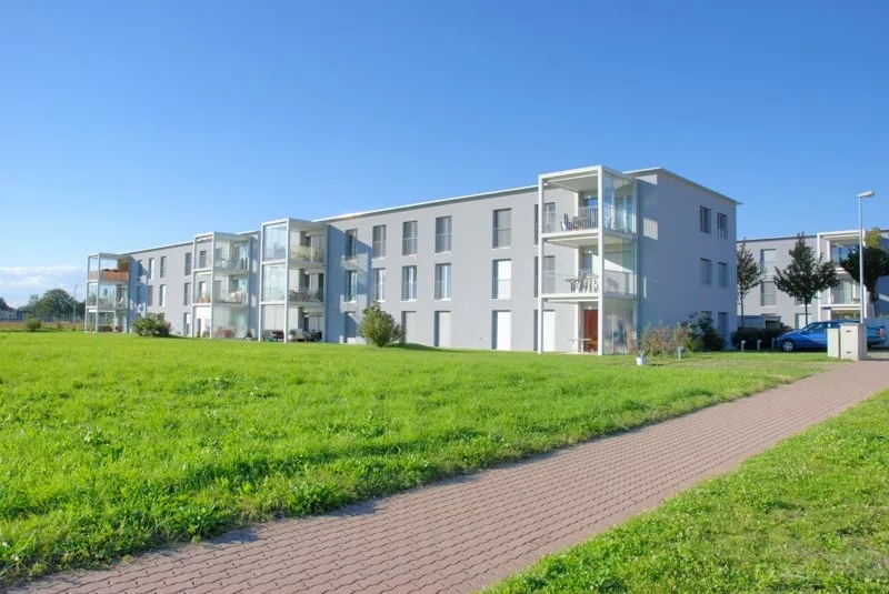 mit Geschirrspüler, 2 Badezimmer, gedecktem Balkon und vielem Mehr!