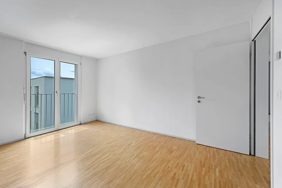 mit Geschirrspüler, 2 Badezimmer, gedecktem Balkon und vielem Mehr!