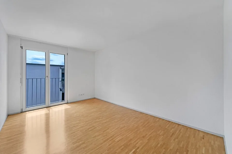 mit Geschirrspüler, 2 Badezimmer, gedecktem Balkon und vielem Mehr!