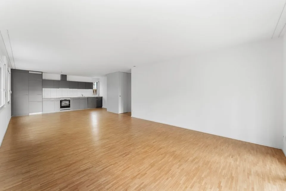 mit Geschirrspüler, 2 Badezimmer, gedecktem Balkon und vielem Mehr!