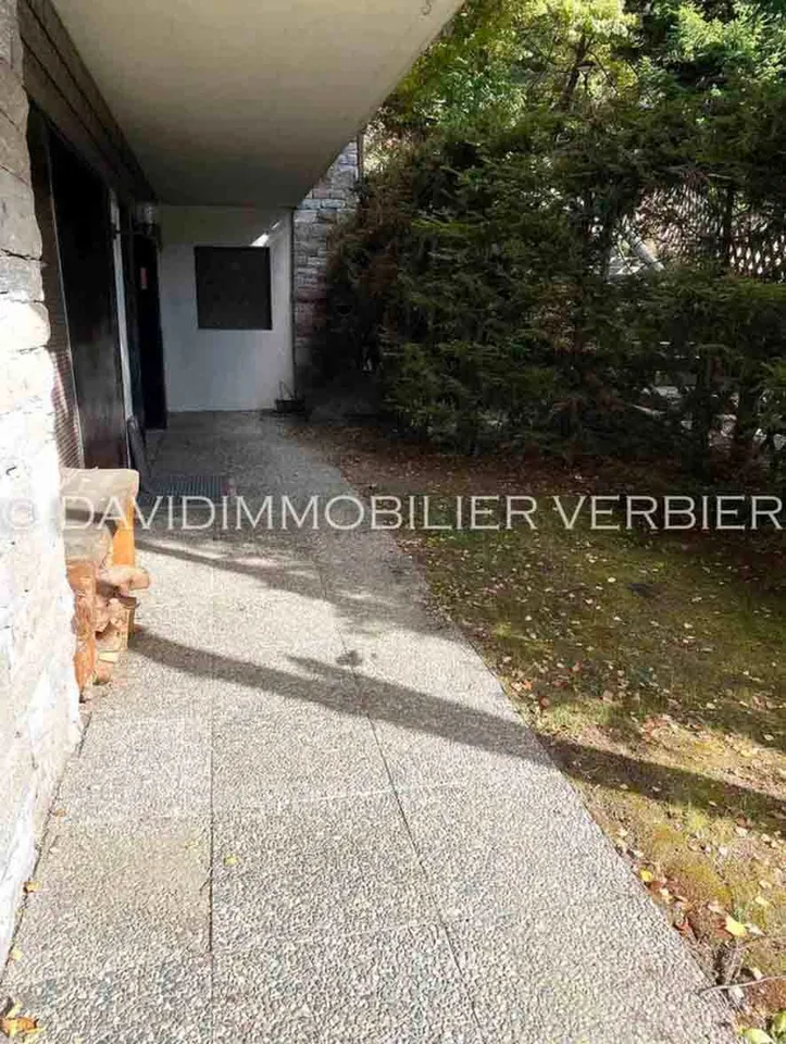Charmant appartement de deux chambres donnant sur un jardin avec terrasse