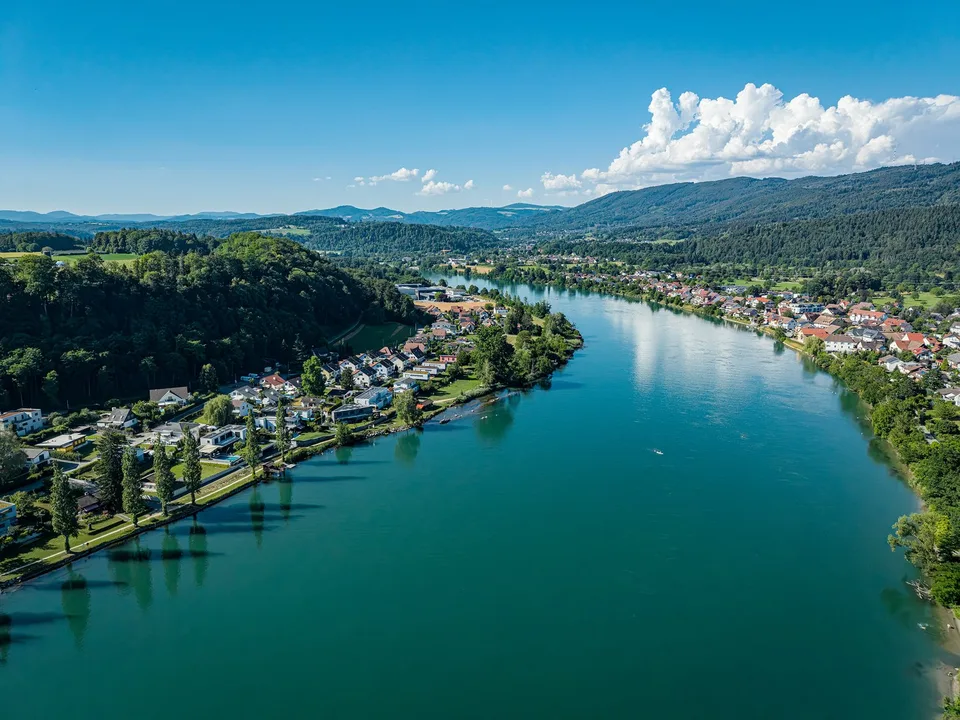 GUARANTEED VIEW OF THE RHINE - 687 M² OF SUNNY BUILDING LOT IN WALLBACH
