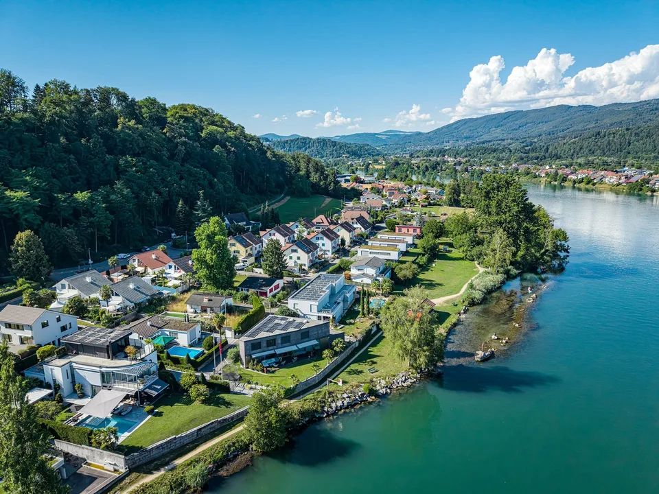 GUARANTEED VIEW OF THE RHINE - 687 M² OF SUNNY BUILDING LOT IN WALLBACH