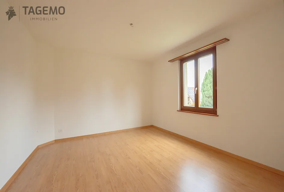 Une maison avec du caractère, étonnamment spacieuse pour la famille, les idées et l'avenir.