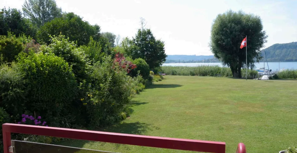 Duplex am Bielersee mit Garten & Seesicht / Duplex au bord du lac avec jardin & vue