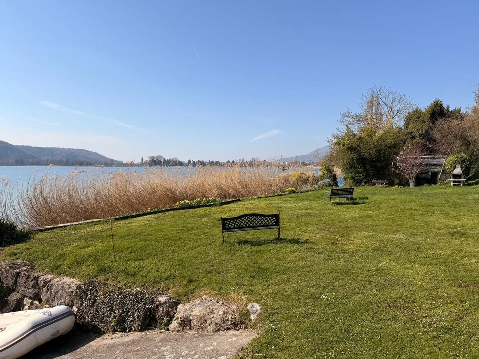 Duplex am Bielersee mit Garten & Seesicht / Duplex au bord du lac avec jardin & vue