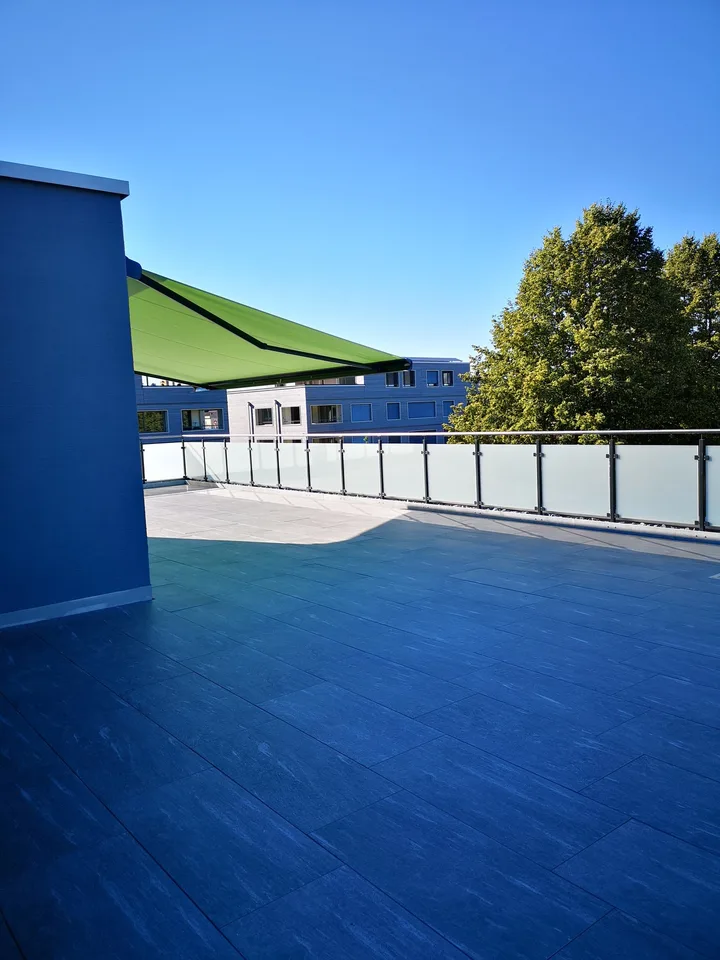 Moderne 3.5-Zimmer-Wohnung mit Terrasse und Aussicht