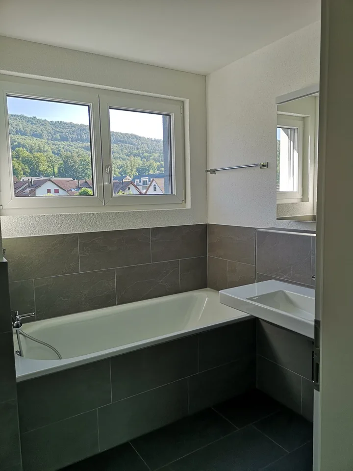 Moderne 3.5-Zimmer-Wohnung mit Terrasse und Aussicht