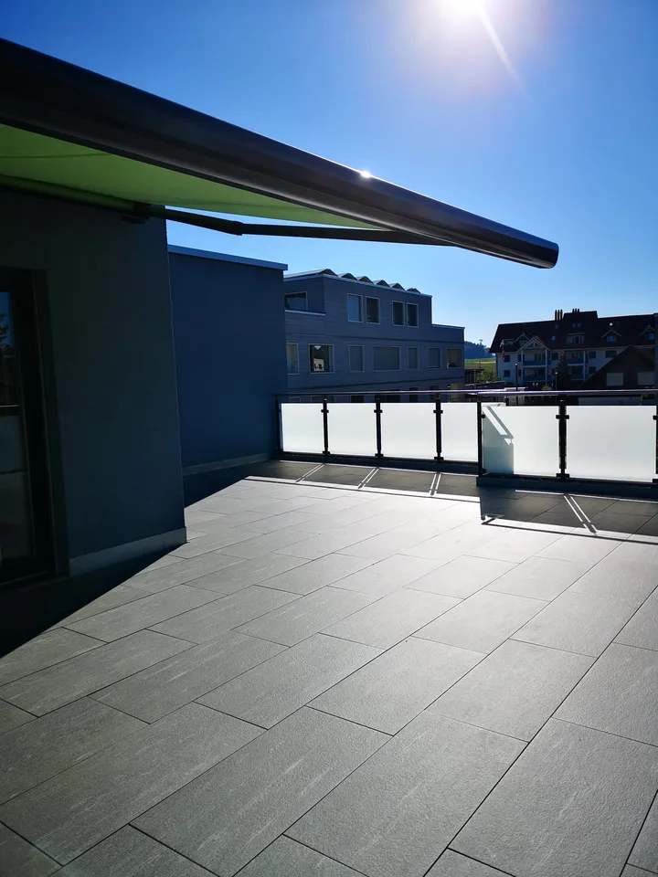 Moderne 3.5-Zimmer-Wohnung mit Terrasse und Aussicht