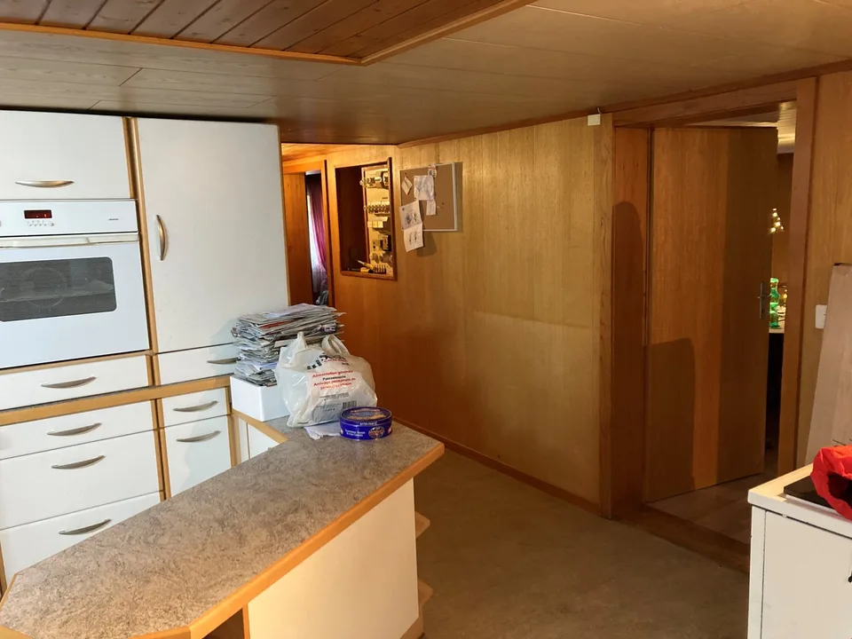 Grosszügige 3.5 Zimmerwohnung in saniertem Bauernhaus