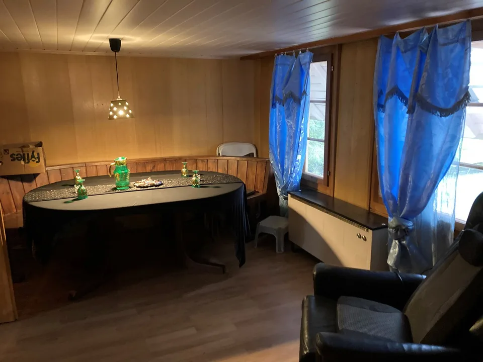 Grosszügige 3.5 Zimmerwohnung in saniertem Bauernhaus