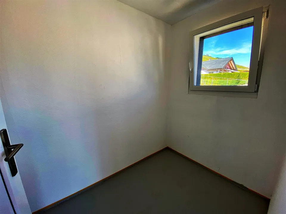 Champlan, Dachgeschosswohnung mit 4.5 Zimmern und 3 Außenparkplätzen