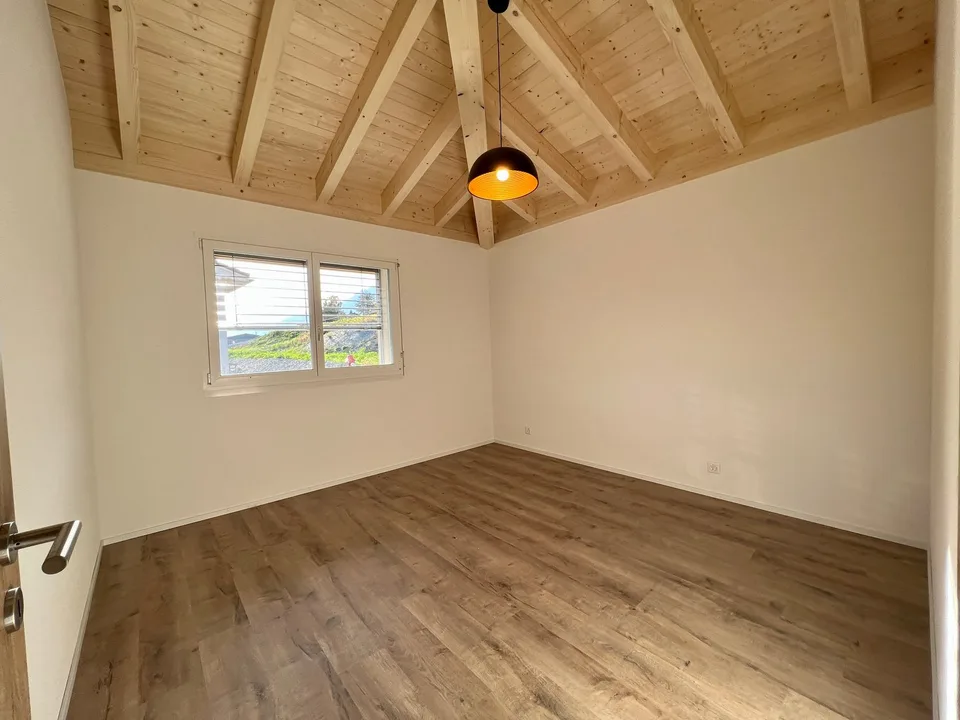Champlan, Dachgeschosswohnung mit 4.5 Zimmern und 3 Außenparkplätzen