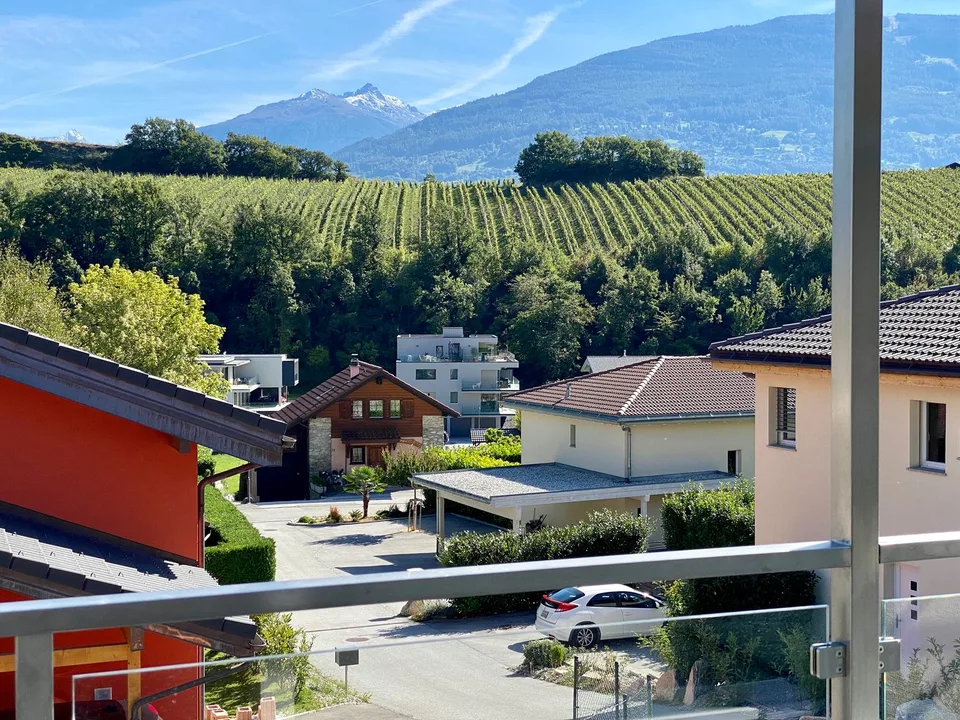 Champlan, Dachgeschosswohnung mit 4.5 Zimmern und 3 Außenparkplätzen