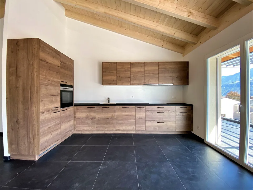 Champlan, Dachgeschosswohnung mit 4.5 Zimmern und 3 Außenparkplätzen