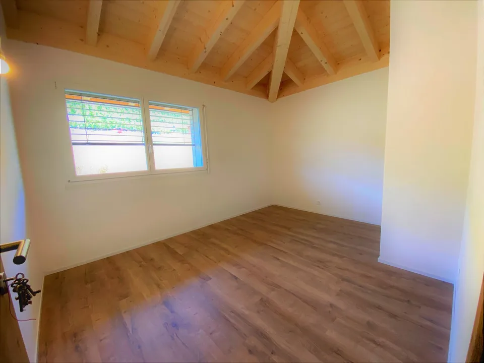 Champlan, Dachgeschosswohnung mit 4.5 Zimmern und 3 Außenparkplätzen