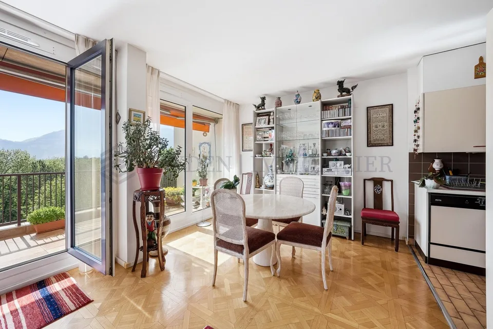 Exclusivité ! Superbe 5 pièces traversant avec vue dégagée ! – Foto 5 von 9