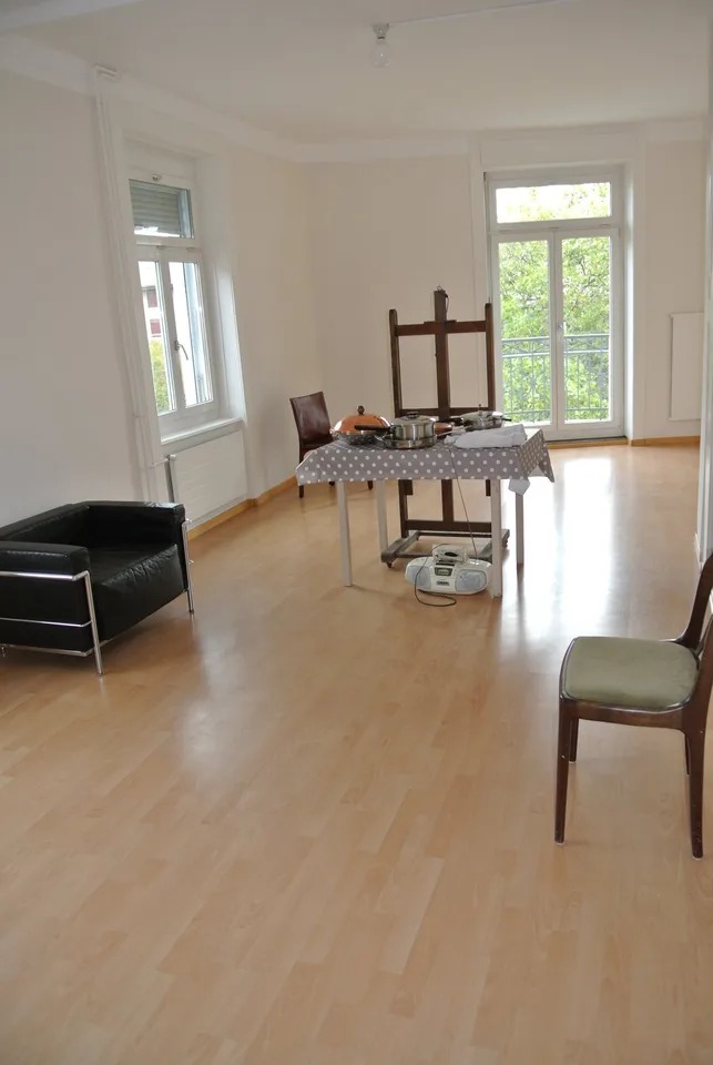 Charmante 2.5-Zimmer-Altbauwohnung im Herzen von Zürich-Altstetten