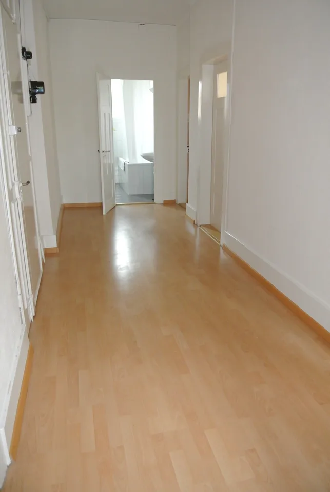 Charmante 2.5-Zimmer-Altbauwohnung im Herzen von Zürich-Altstetten