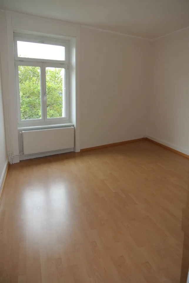 Charmante 2.5-Zimmer-Altbauwohnung im Herzen von Zürich-Altstetten