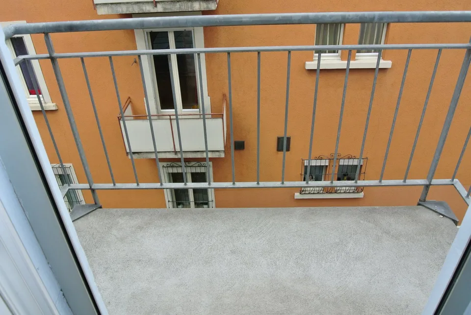 Charmante 2.5-Zimmer-Altbauwohnung im Herzen von Zürich-Altstetten