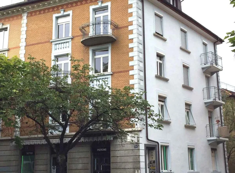 Charmante 2.5-Zimmer-Altbauwohnung im Herzen von Zürich-Altstetten