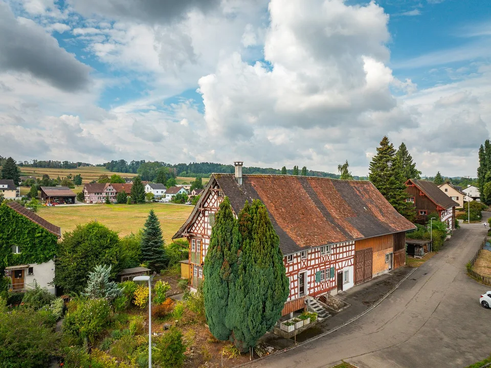 Charmantes Riegelhaus mit Stall und grosszügigem Umschwung