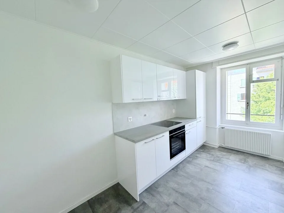 Renovated! 4-room apartment with balcony