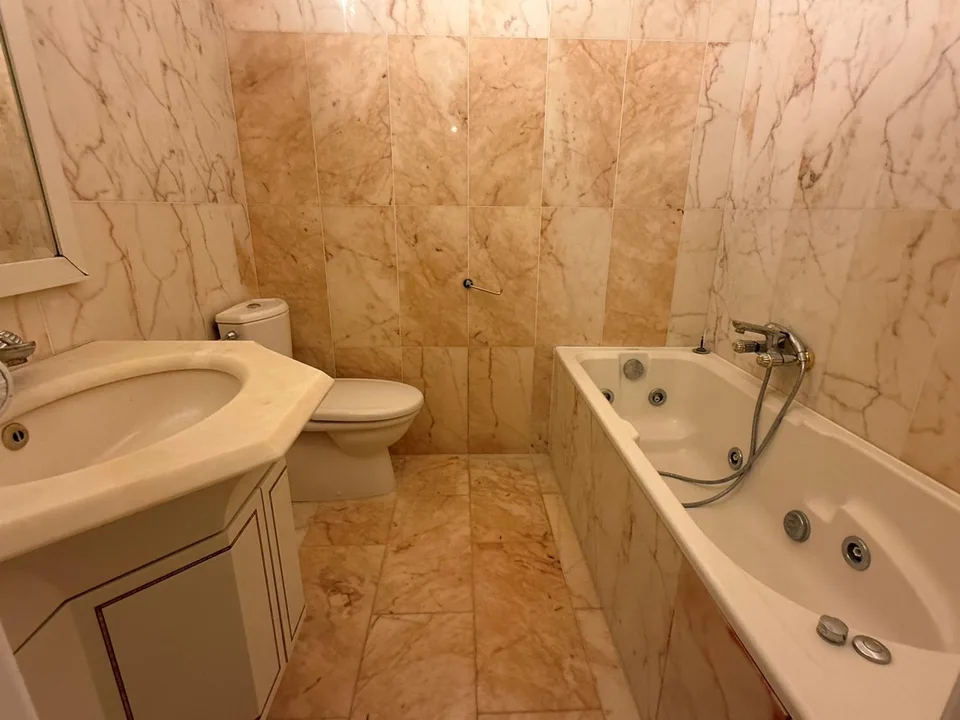 LARGE 4.5 ROOM APARTMENT IN A QUIET AREA IN FLORISSANT