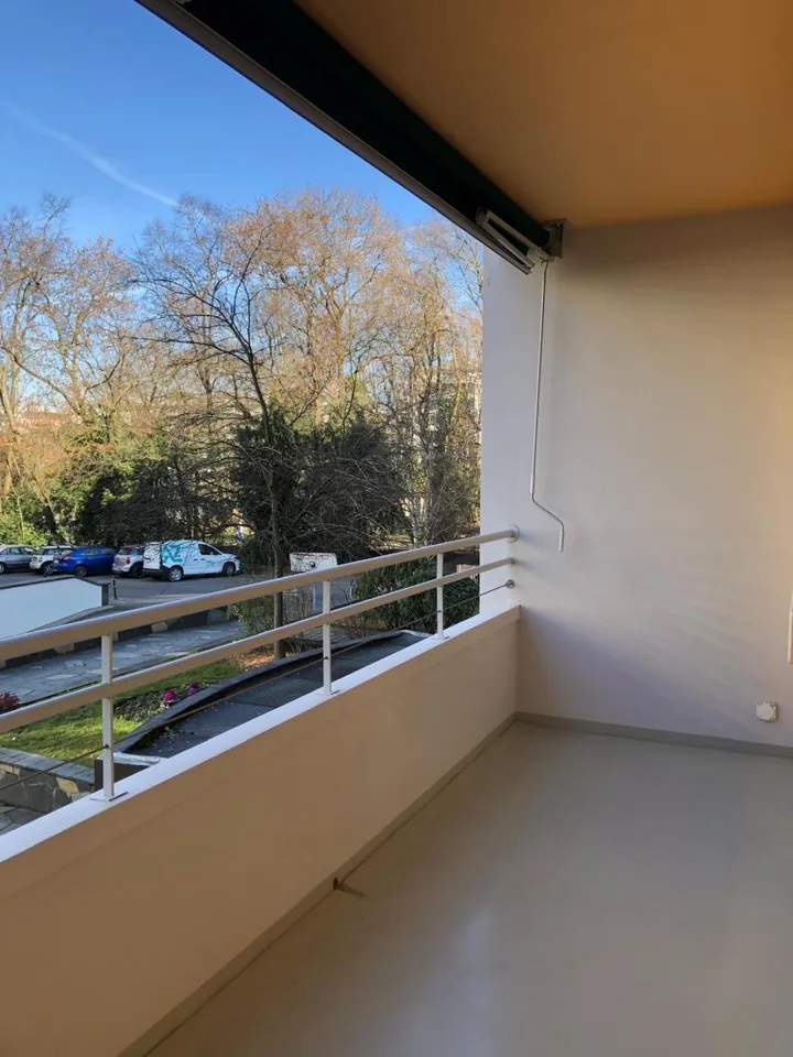 LARGE 4.5 ROOM APARTMENT IN A QUIET AREA IN FLORISSANT