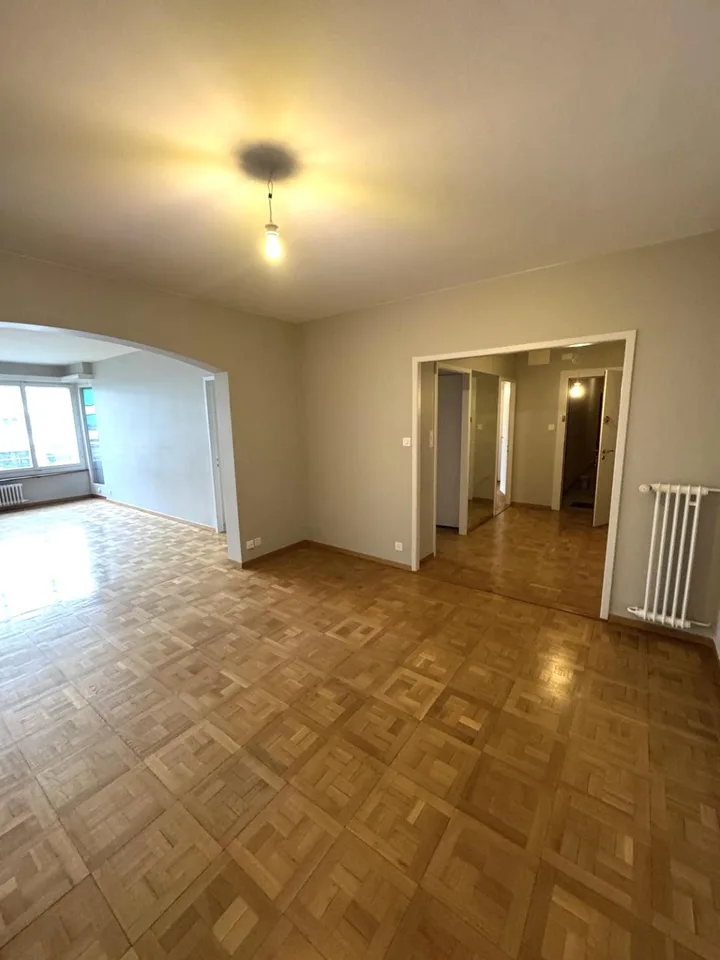 LARGE 4.5 ROOM APARTMENT IN A QUIET AREA IN FLORISSANT