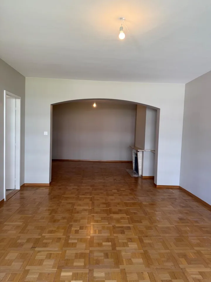 LARGE 4.5 ROOM APARTMENT IN A QUIET AREA IN FLORISSANT