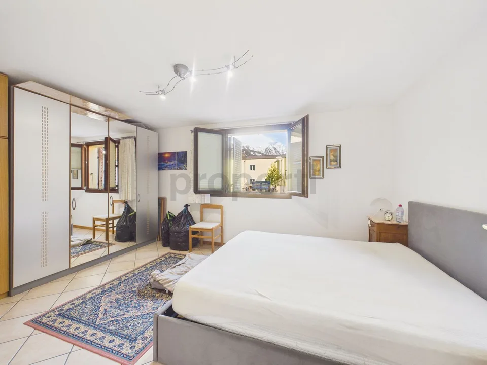 Elegant 5.5-room villa with large flat garden in Piotta