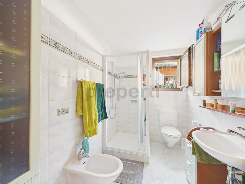 Elegant 5.5-room villa with large flat garden in Piotta