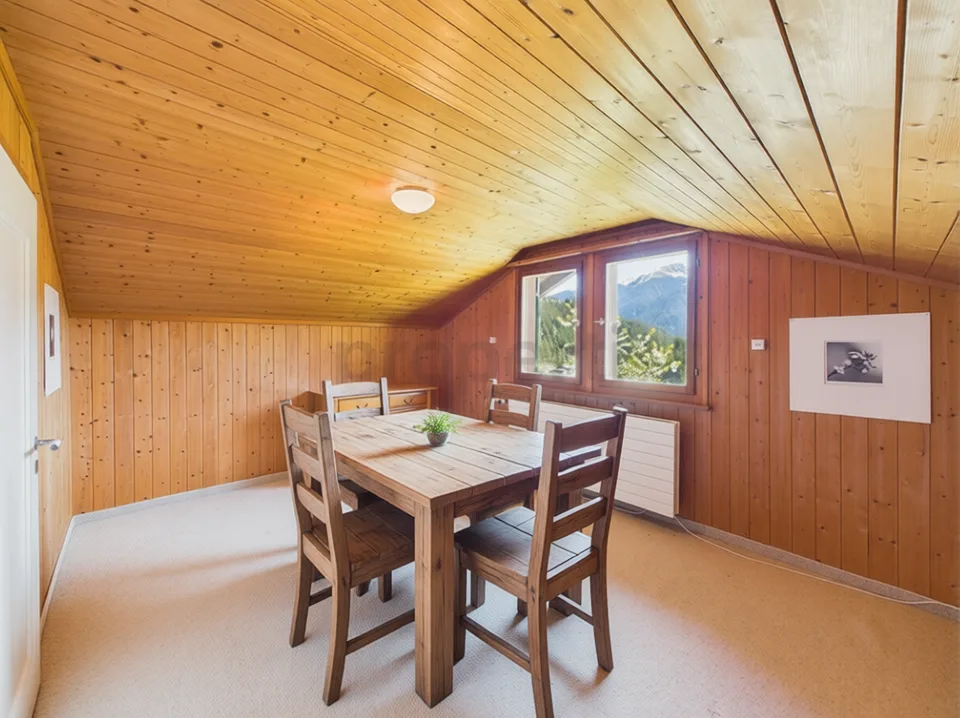 Grosszügiges 9 Zimmer-Haus mit vielseitigem Gestaltungsspielraum in Alvaschein