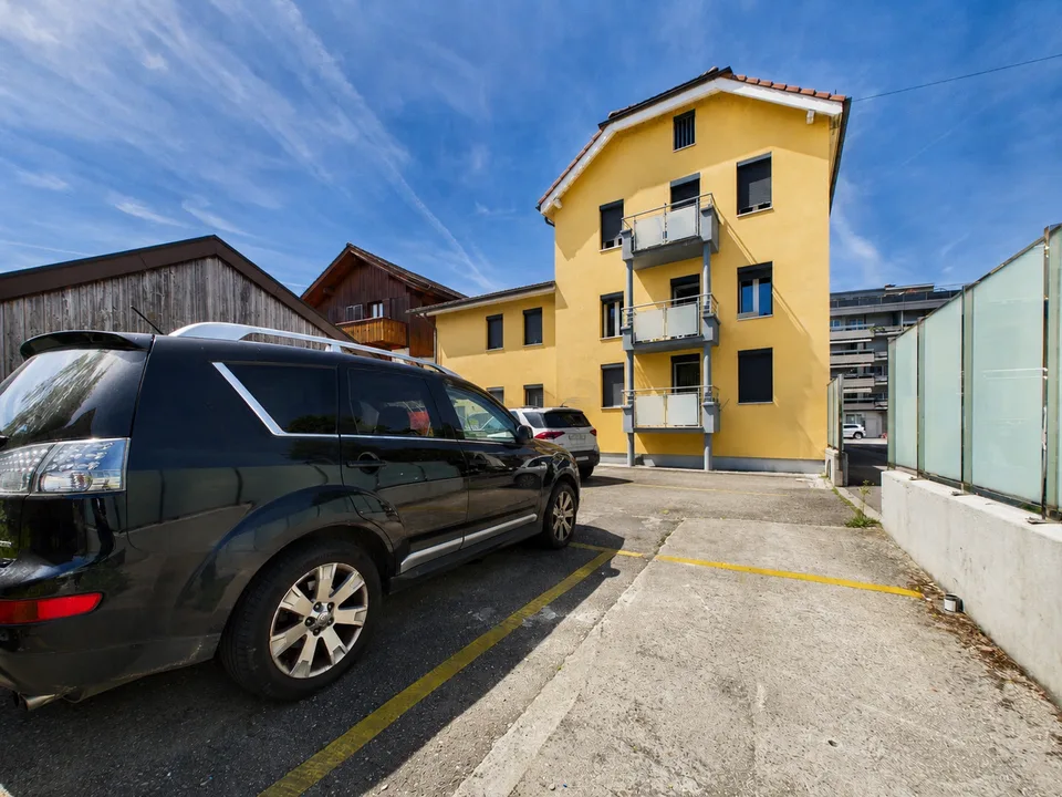 Maison multifamiliale rénovée avec rendement attractif à Biel/Bienne