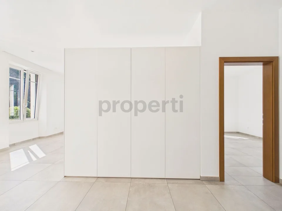 Elegante maison multiplex de 10,5 pièces avec balcon, Acquarossa